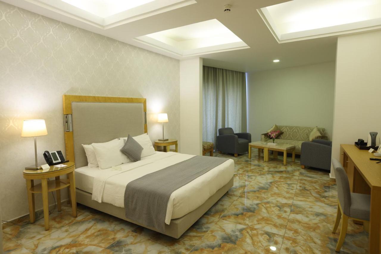 Riviera Hotel And Beach Lounge, Бейрут Екстер'єр фото