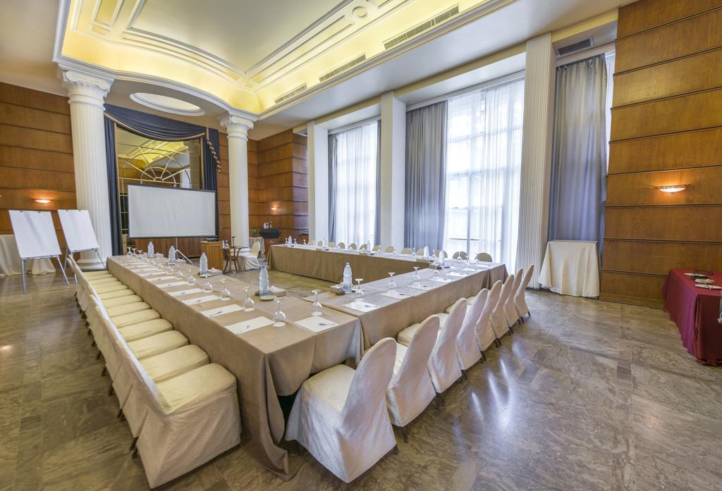 Riviera Hotel And Beach Lounge, Бейрут Екстер'єр фото